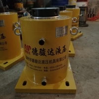液壓滑升模板由什么組成？